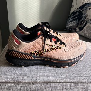 Brooks Adrenaline GTS 22 - On the Wild Side